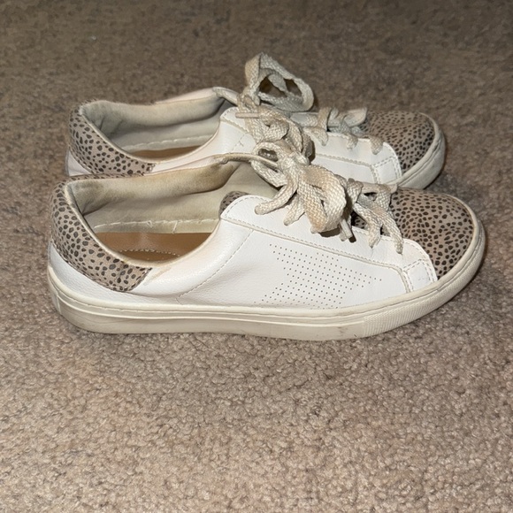 Universal Thread Sneakers - Picture 4 of 5